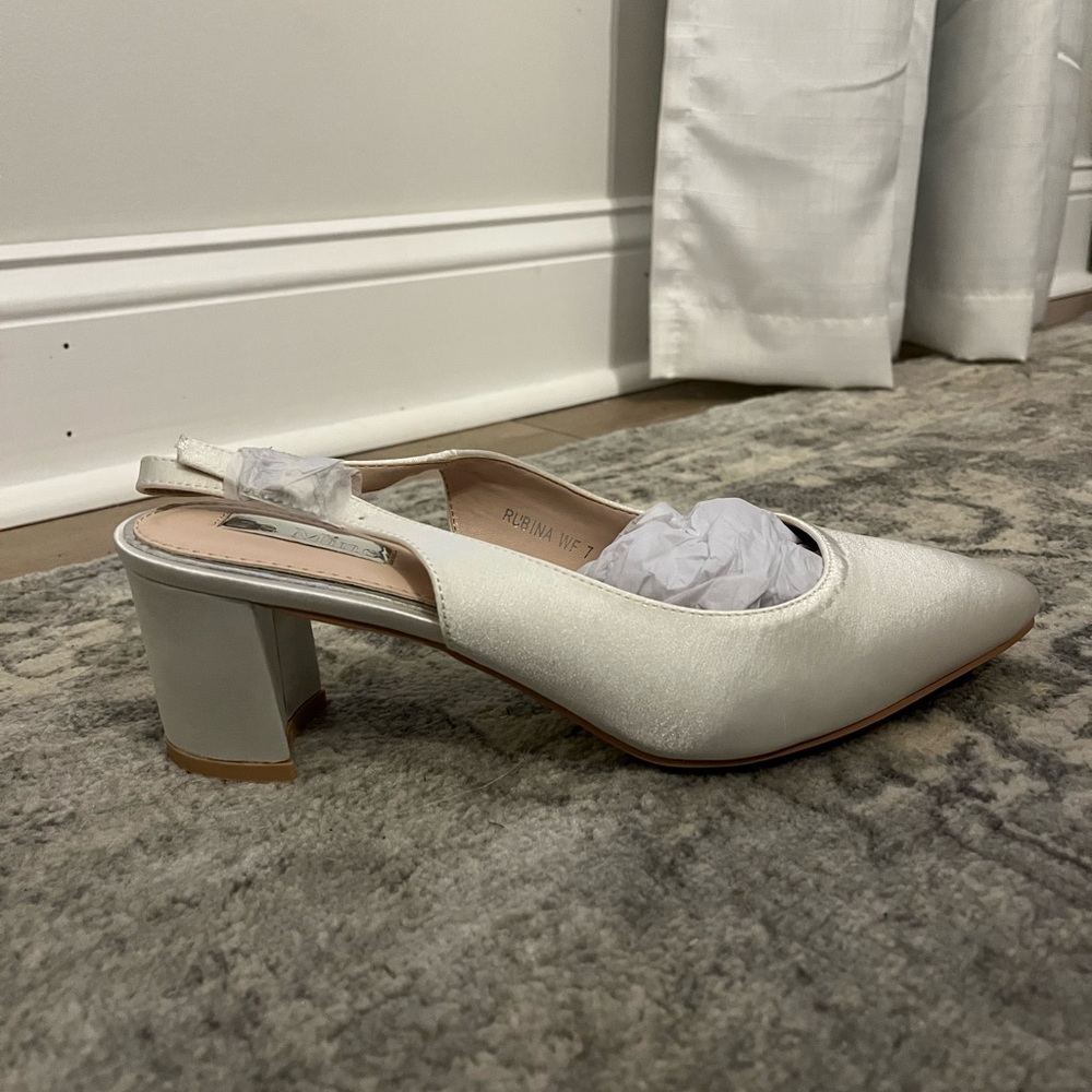 NWT Be Mine Bridal Rubina sling back heeled shoes in ivory satin